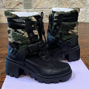 Madden Girl Doreen Camo Camouflage Combat Boots 5.5